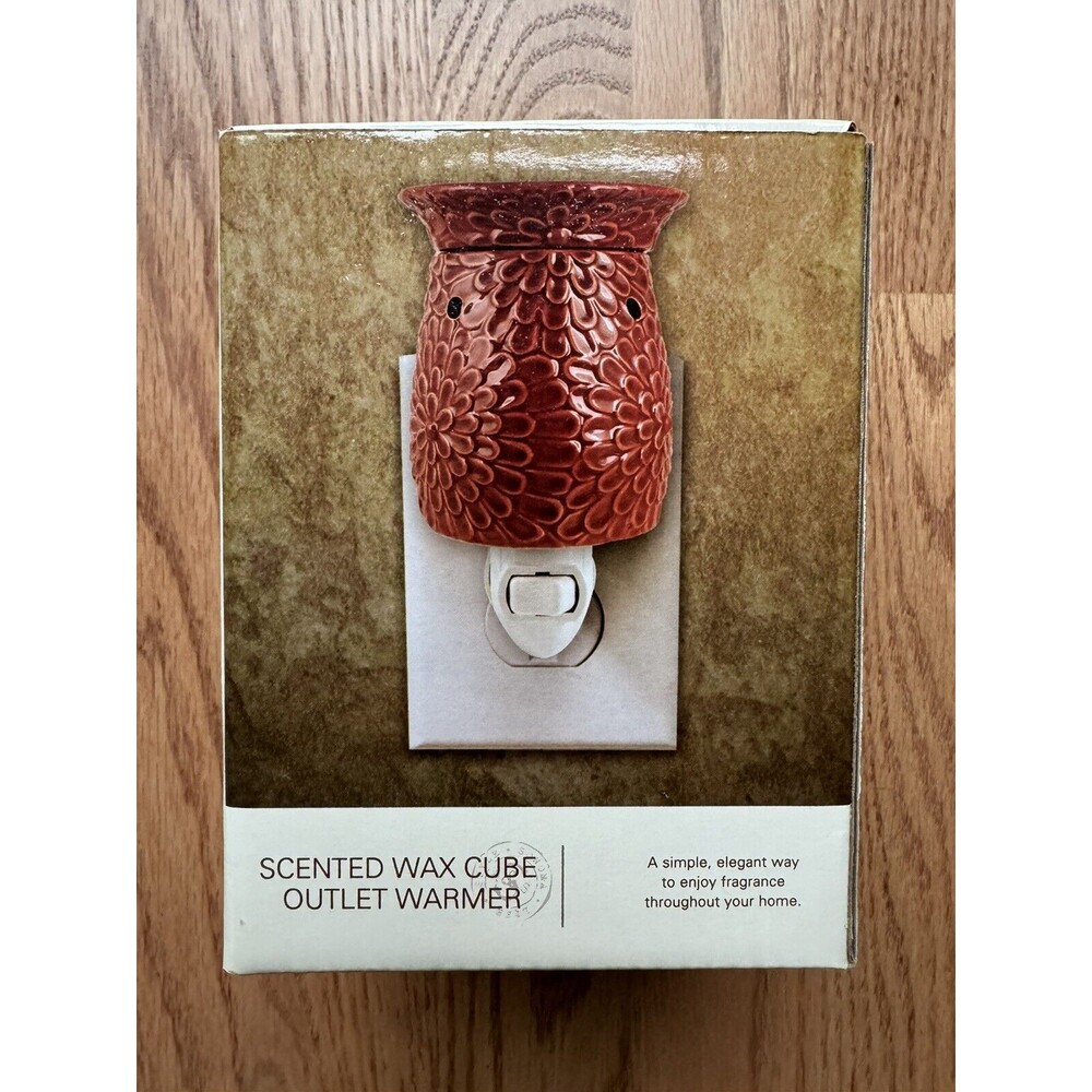 NEW Sonoma Scented Wax Cube Outlet Warmer With 6 Lilac & Jasmine Cubes NIB